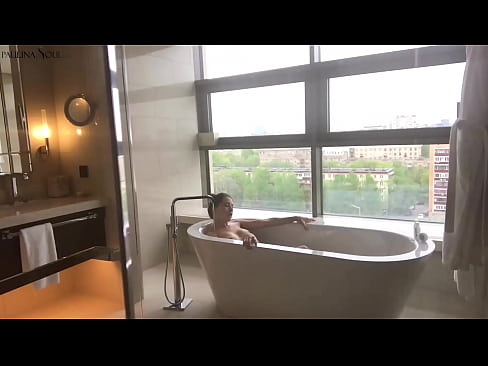 ❤️ عزیزم فوق العاده با شور و شوق بیدمشک خود را در حمام تکان می دهد ❤ فیلم پورنو در پورنو fa.dreamlandpassionfever.ru ❤